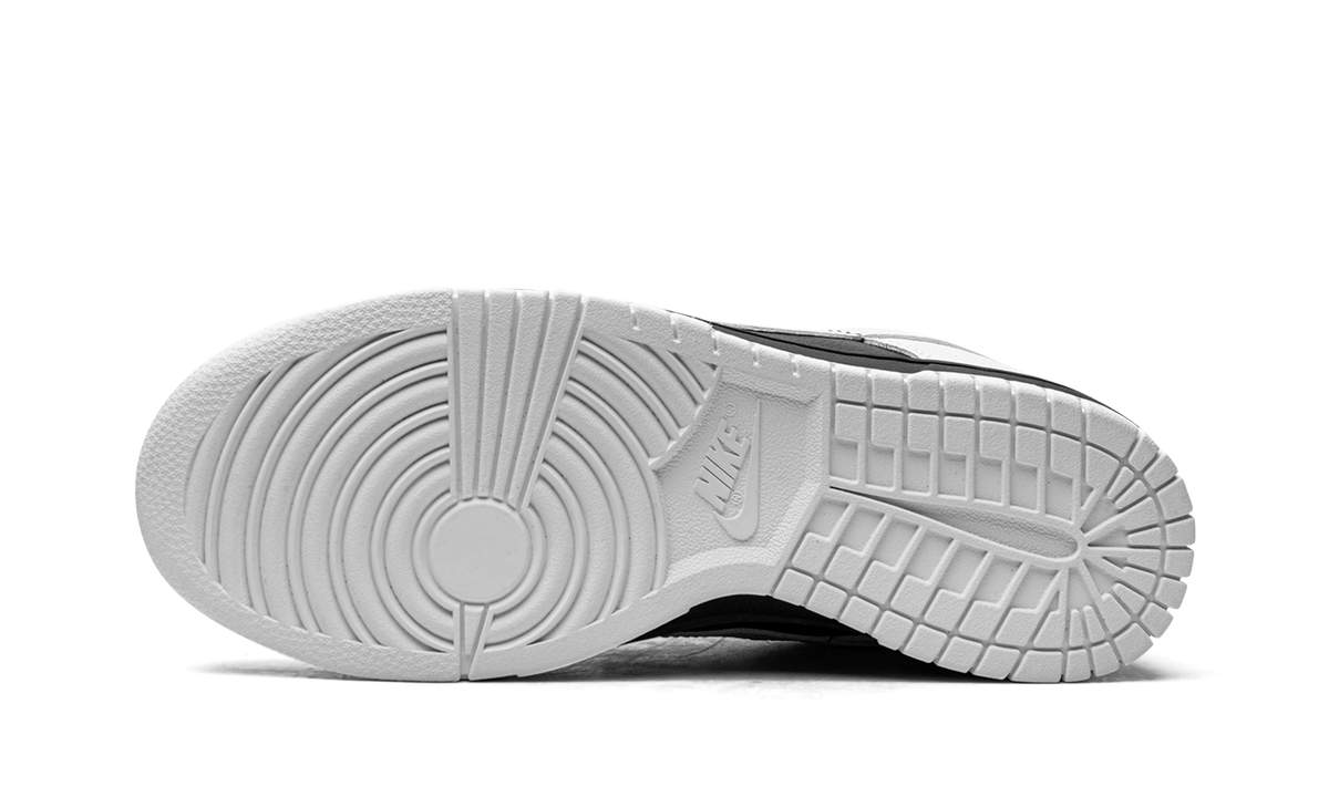 Dunk Low "Reverse Panda" FD9064 011