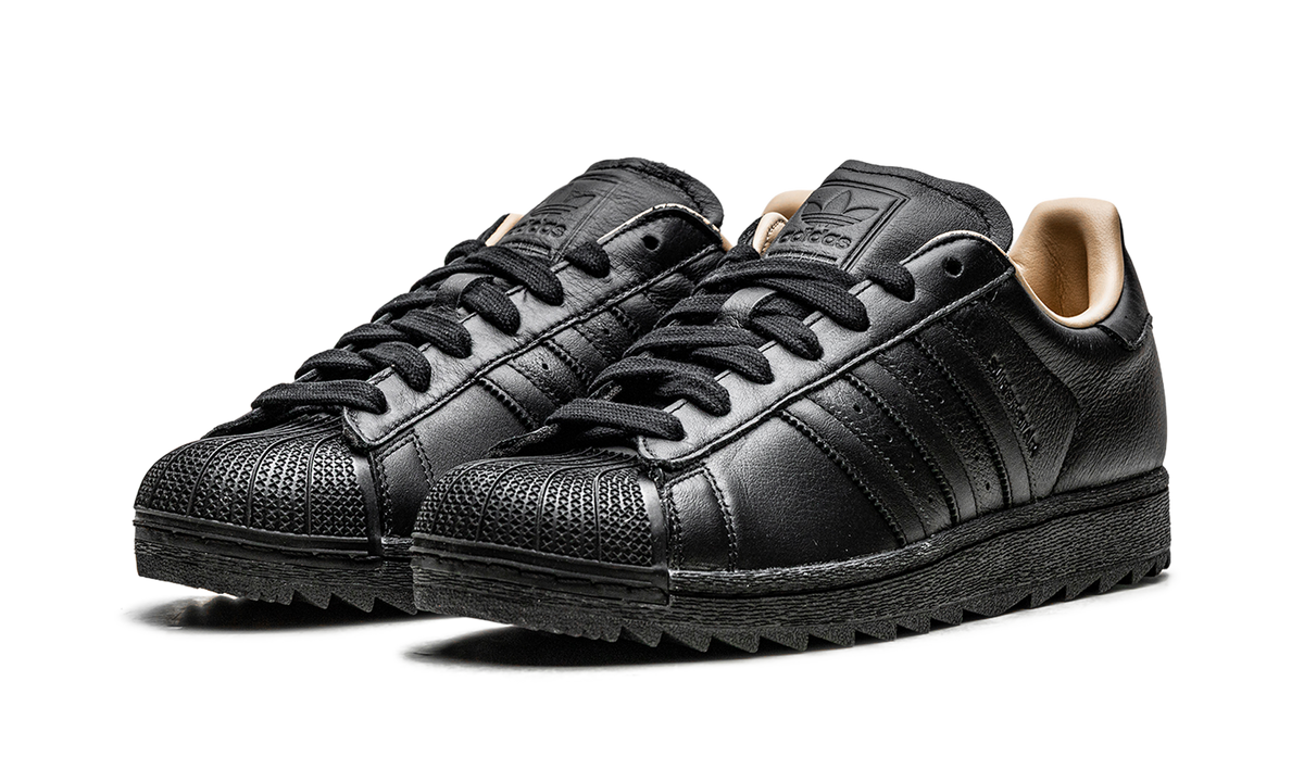 SUPERSTAR II Ripple "Core Black / Warm Sandstone" KJ2555