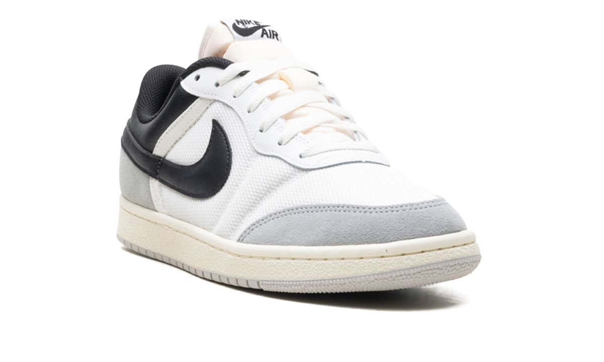 Skyline Low WMNS "Summit White/Light Smoke Grey" IQ0704 101