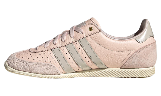 Japan WMNS "Wonder Quartz / Beige / Gold Metallic" KJ2420