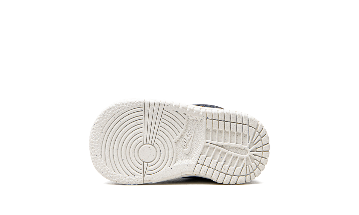 Dunk Low TD "Graffiti" DM1048 400