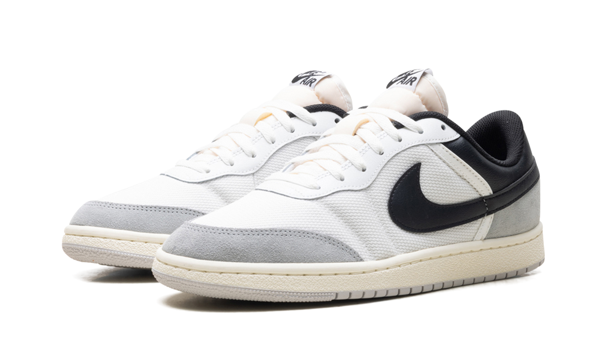 Skyline Low WMNS "Summit White/Light Smoke Grey" IQ0704 101