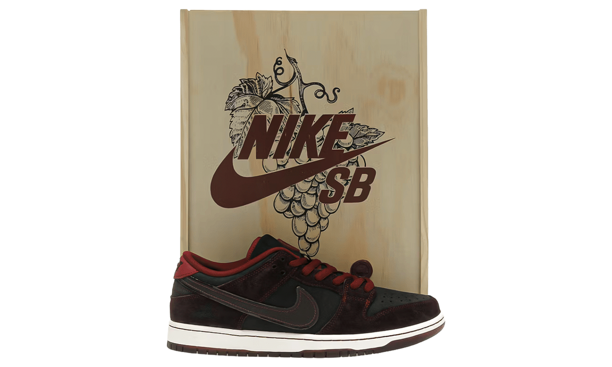 SB Dunk Low "Riot Skateshop - Special Box" SB FZ1289 200